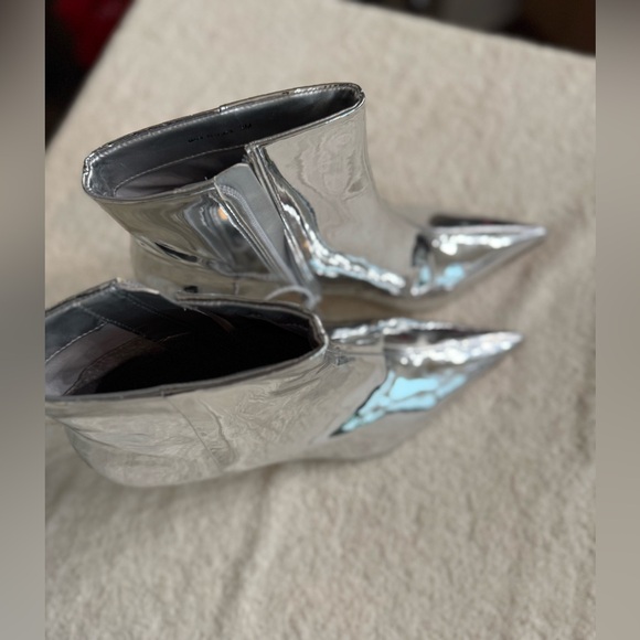Gianni Bini Georgina Mirror Metallic Kitten Heel Booties Size 8 New - Picture 3 of 10